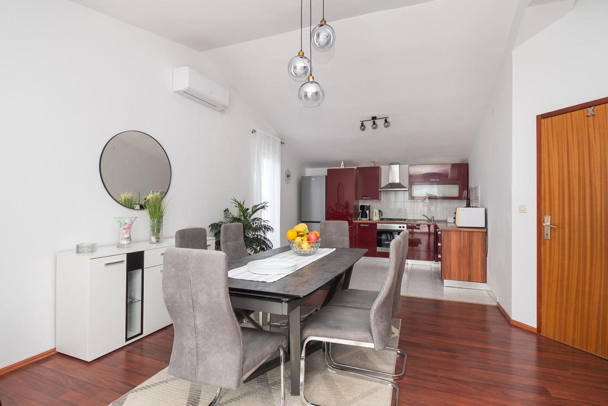 Zivana Apartment *